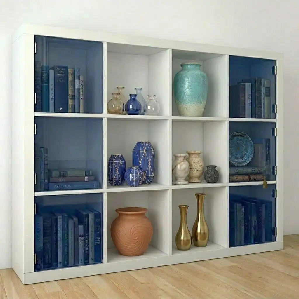 Cubi e sportelli in plexiglass per mobile ikea su misura. Colori vivi traslucidi, riflessi luminosi, dal mobile di base economico in arredo di effetto design immediato e impeccabile