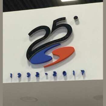 Sagoma polistirolo 25° anniversario Sistar. Grande, colorato e allegro, il cliente ha ottenuto l'effetto desiderato. Aggiunta di altri pezzi