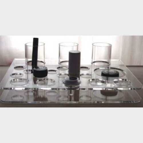 Espositore plexiglass per cosmetici, Accademia del cinema. E' traforato un pannello di plexiglass trasparente, poi piegato 2 volte su di sé.